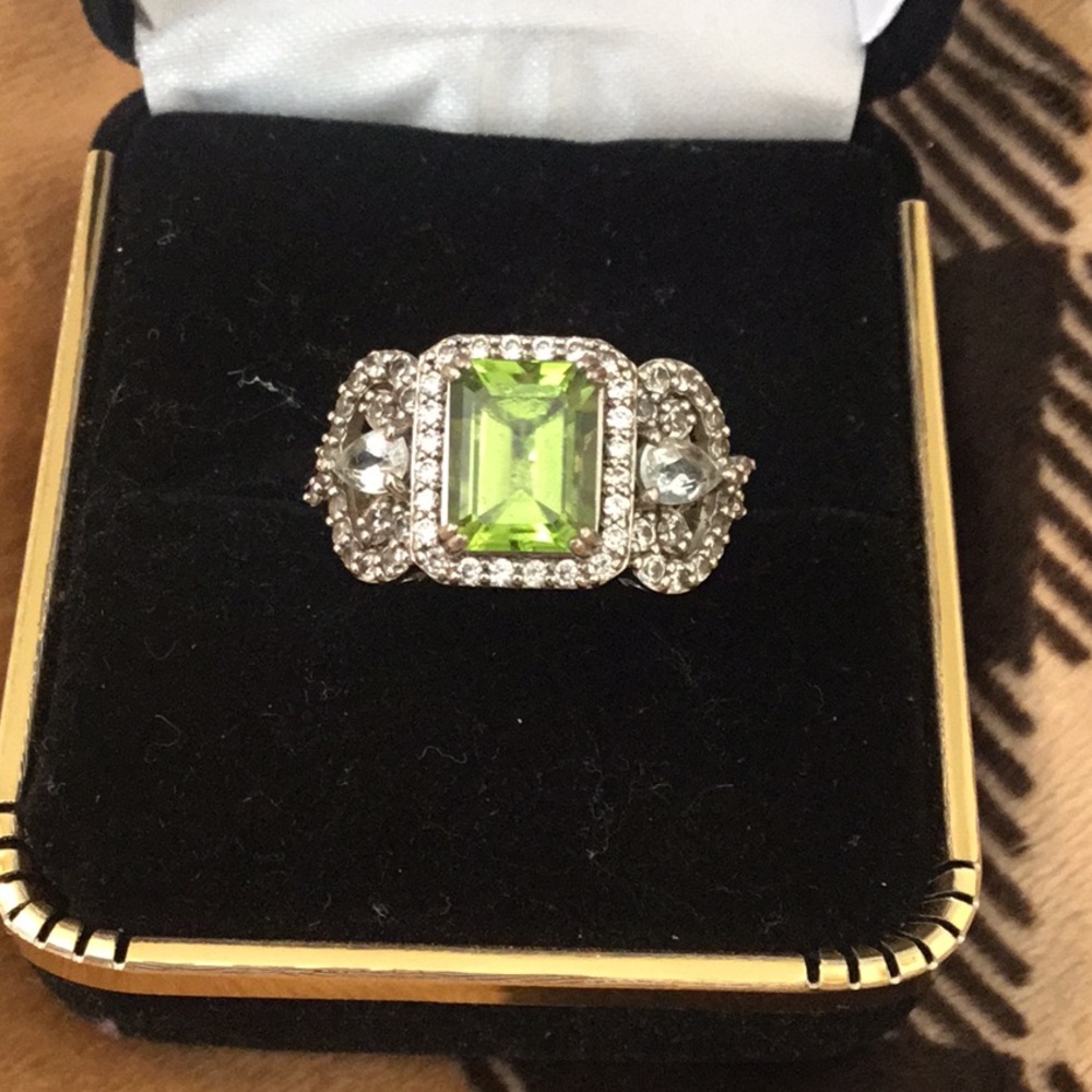 NWOT 925 Natural Green Peridot & White Zircon Band Ring